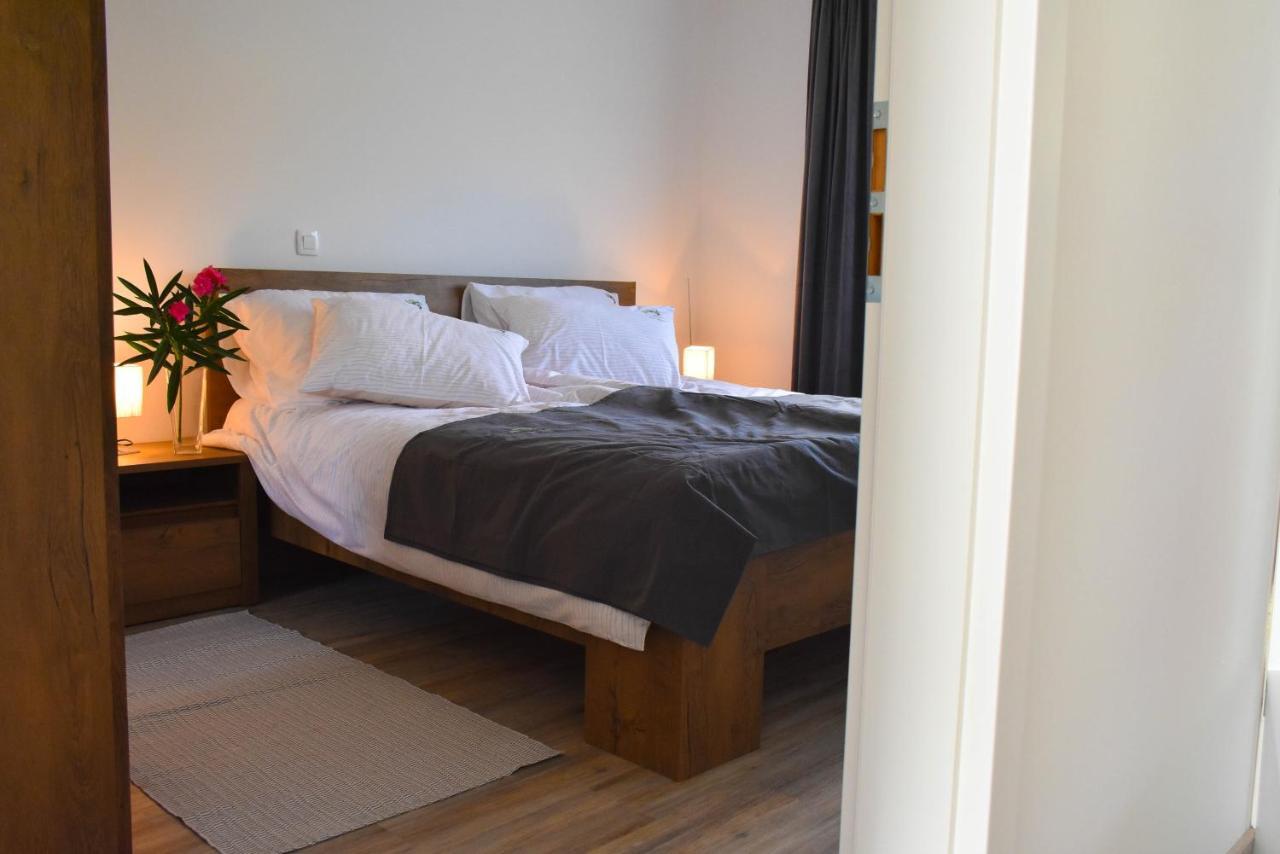 Apartma Med Oljkami - Portorož Eksteriør billede